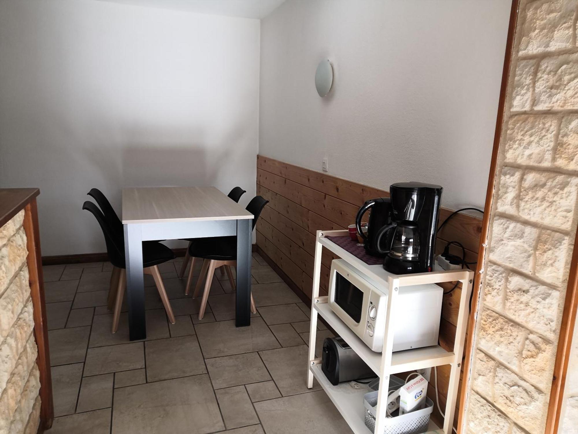 Regina Apartment *